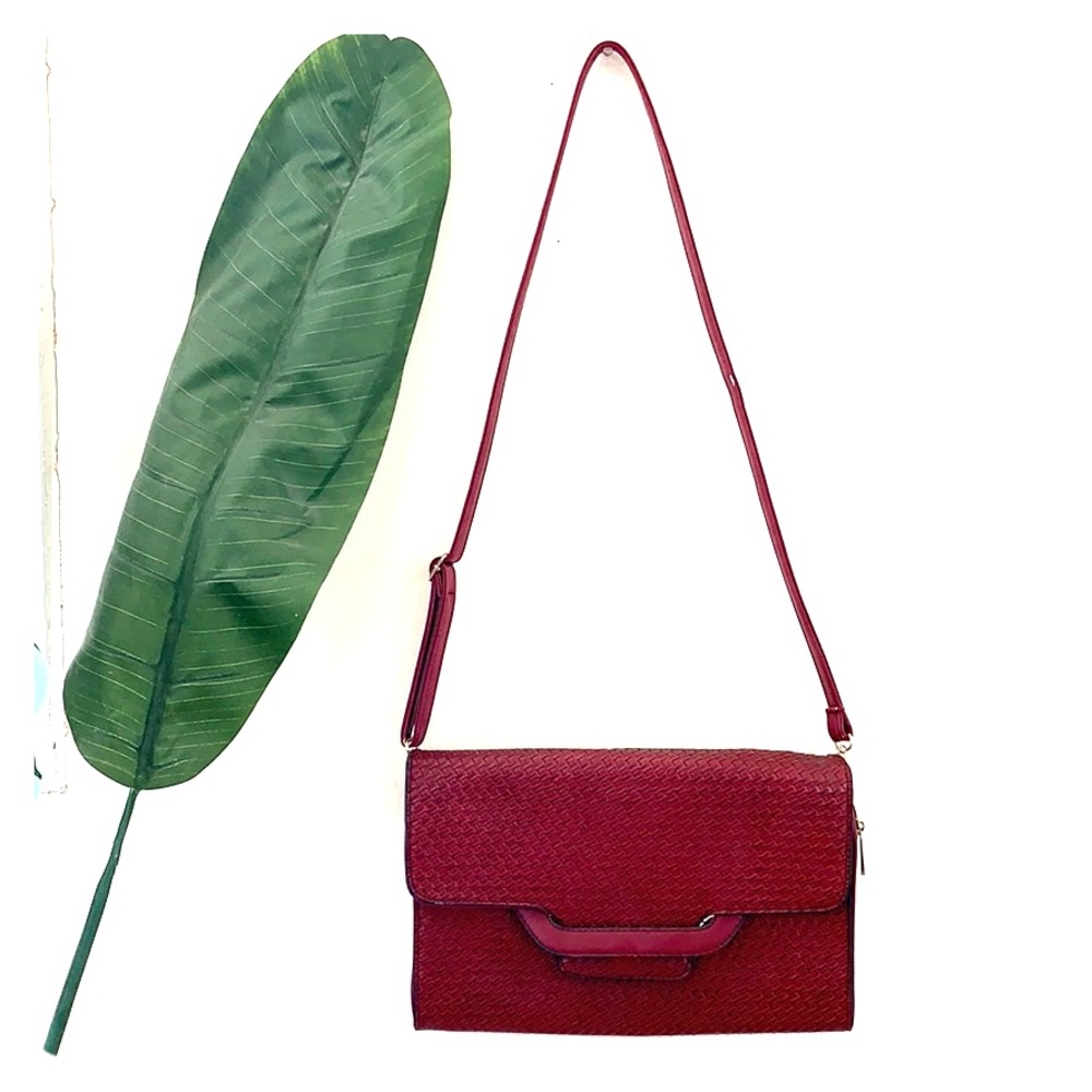 Super cute dark red side bag.